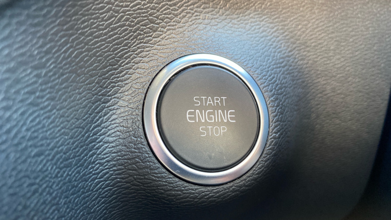 Volvo XC40 2.0 B3P Core 5dr Auto Petrol Estate